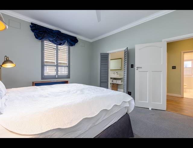 2 BEDROOM APARTMENT TO LET IN SEA POINT